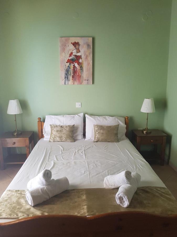 TolofónSchinas Apts.アパートメント エクステリア 写真