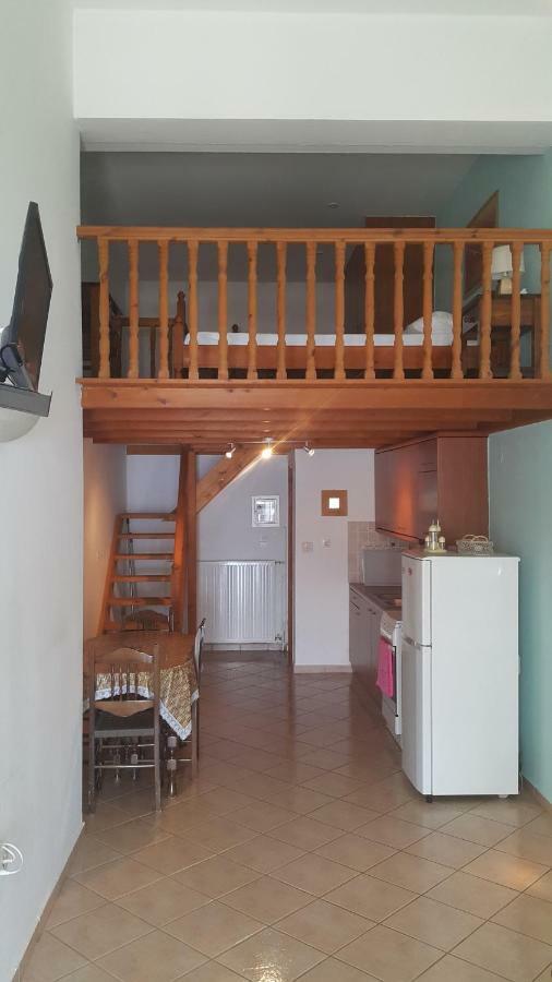TolofónSchinas Apts.アパートメント エクステリア 写真